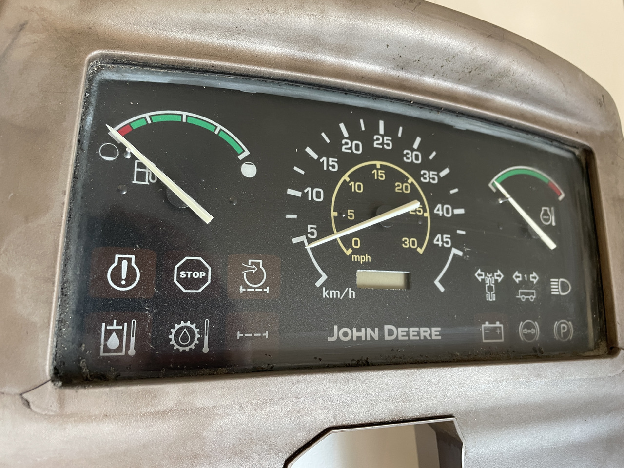 John Deere 3800 - zegary licznik pulpit AZ57940 R197098 - Armatuurlaud - Põllutööseade: pilt 2 John Deere 3800 - zegary licznik pulpit AZ57940 R197098 - Armatuurlaud - Põllutööseade: pilt 2