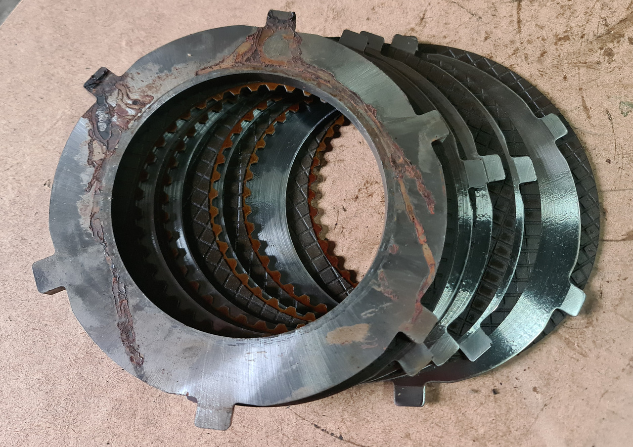 John Deere 4650, 4850 Płytka Sprzęgła Tarcze R115319 RE234261 R77663 - Sidur ja varuosad - Põllutööseade: pilt 1 John Deere 4650, 4850 Płytka Sprzęgła Tarcze R115319 RE234261 R77663 - Sidur ja varuosad - Põllutööseade: pilt 1