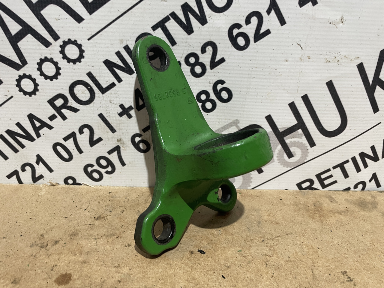 John Deere 6068 - wspornik silnika R532786 - Mootor ja varuosad - Põllutööseade: pilt 1 John Deere 6068 - wspornik silnika R532786 - Mootor ja varuosad - Põllutööseade: pilt 1