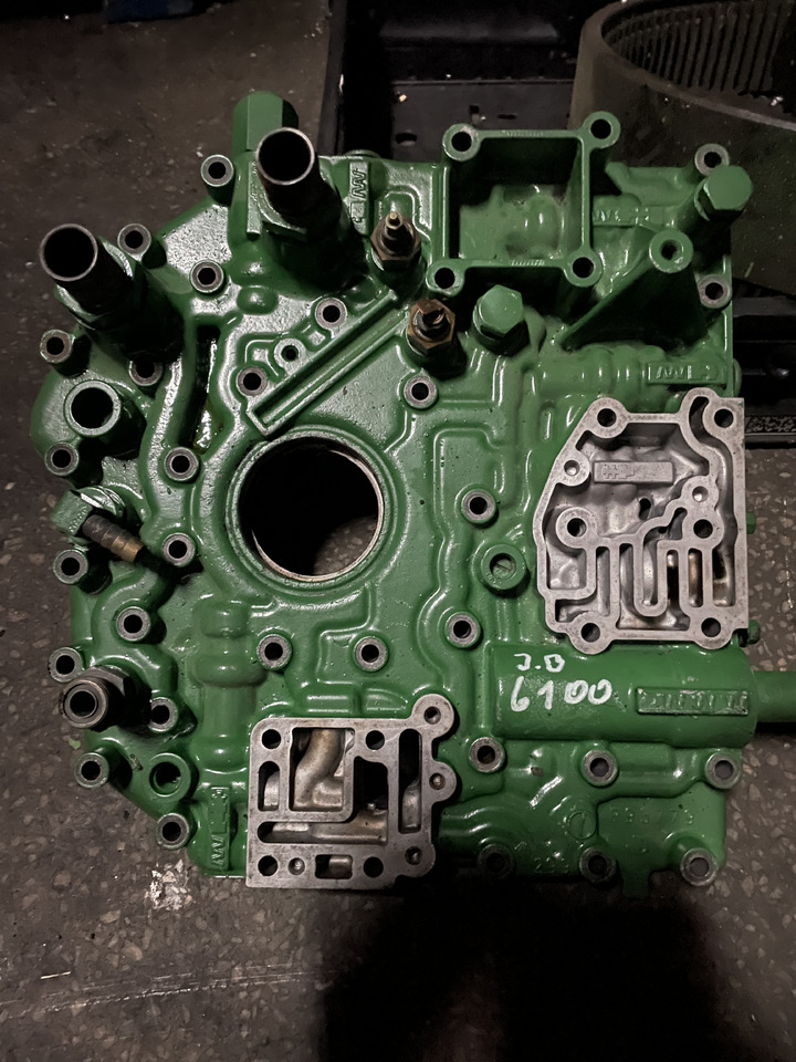 John Deere 6100 6200 6300 6400 6500 - pokrywa skrzyni biegów R95779 - Käigukast ja varuosad - Põllutööseade: pilt 1 John Deere 6100 6200 6300 6400 6500 - pokrywa skrzyni biegów R95779 - Käigukast ja varuosad - Põllutööseade: pilt 1