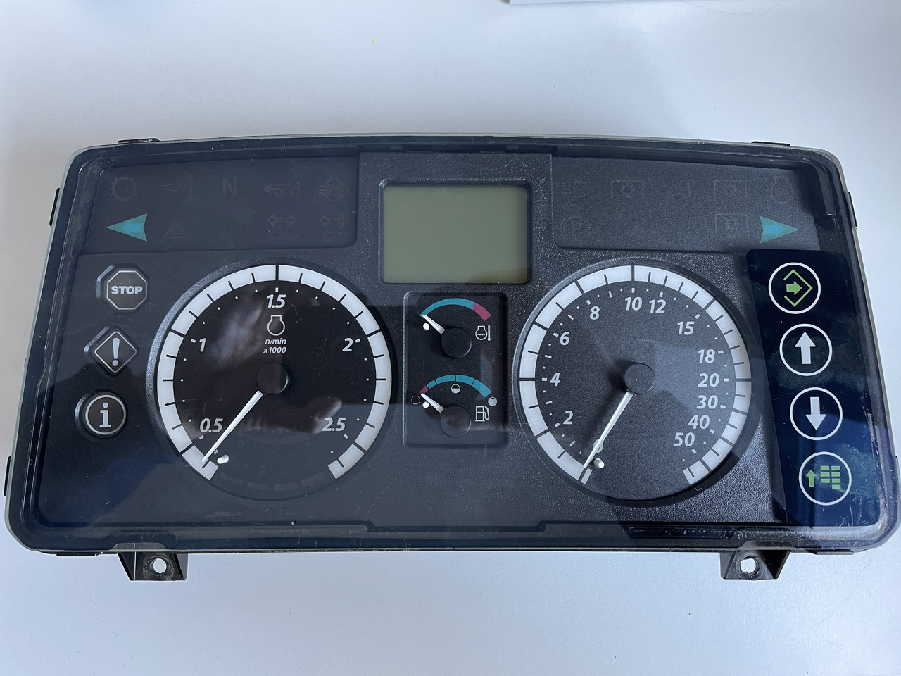 John Deere 6105M 6115M 6125M 6140M 6170M - licznik zegary AL215155 - Armatuurlaud - Põllutööseade: pilt 1 John Deere 6105M 6115M 6125M 6140M 6170M - licznik zegary AL215155 - Armatuurlaud - Põllutööseade: pilt 1