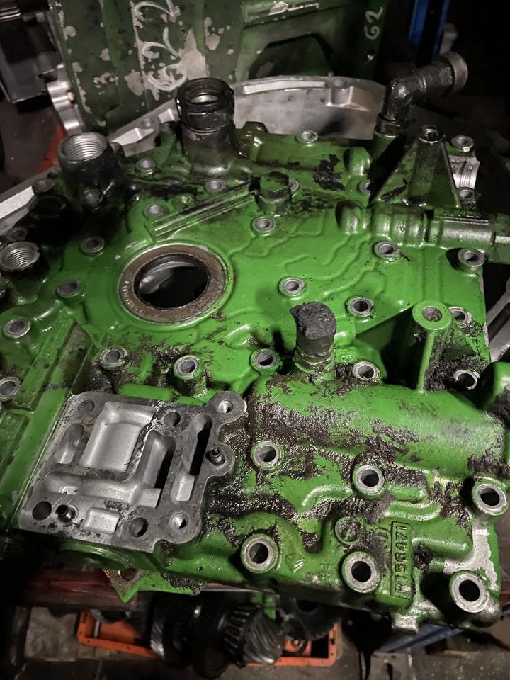 John Deere 6120 6220 6320 7220 7320 - pokrywa skrzyni biegów R156471 - Käigukast ja varuosad - Põllutööseade: pilt 1 John Deere 6120 6220 6320 7220 7320 - pokrywa skrzyni biegów R156471 - Käigukast ja varuosad - Põllutööseade: pilt 1
