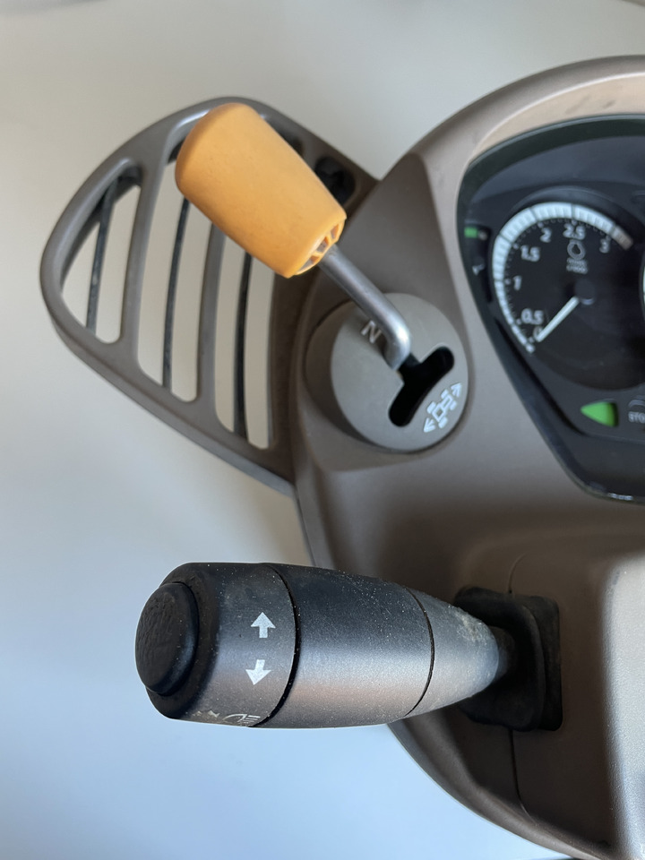 John Deere 6534 - moduł zegary panel instrumentów rewers - AL179168 - Armatuurlaud - Põllutööseade: pilt 5 John Deere 6534 - moduł zegary panel instrumentów rewers - AL179168 - Armatuurlaud - Põllutööseade: pilt 5