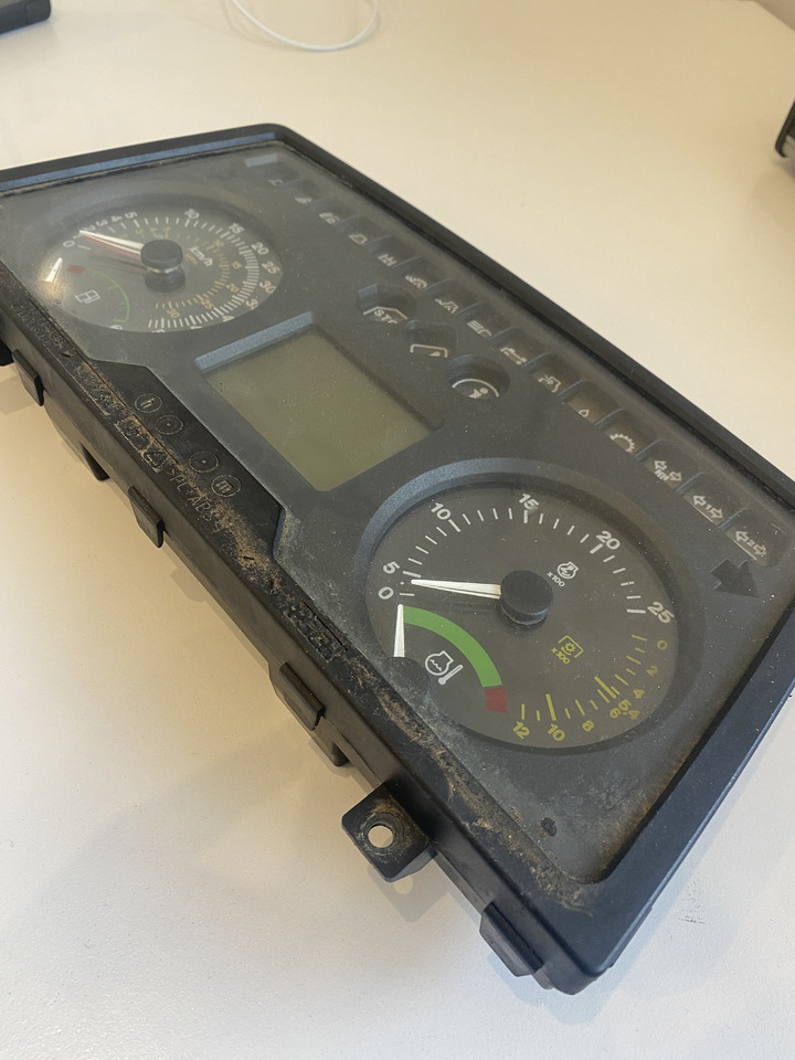 John Deere 6820S 6120 6220 6320 Autopower - zegary licznik deska - Armatuurlaud - Ehitusmasinad: pilt 3 John Deere 6820S 6120 6220 6320 Autopower - zegary licznik deska - Armatuurlaud - Ehitusmasinad: pilt 3