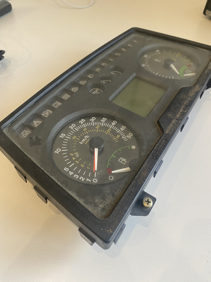 John Deere 6820S 6120 6220 6320 Autopower - zegary licznik deska - Armatuurlaud - Ehitusmasinad: pilt 2 John Deere 6820S 6120 6220 6320 Autopower - zegary licznik deska - Armatuurlaud - Ehitusmasinad: pilt 2