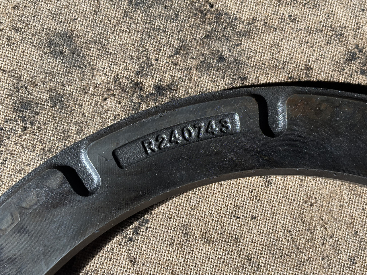 John Deere 7200 7230 7630 7830 7930 7M 230 Docisk Hamulca Płytka R226506 R240743 - Pidurikettad - Põllutööseade: pilt 3 John Deere 7200 7230 7630 7830 7930 7M 230 Docisk Hamulca Płytka R226506 R240743 - Pidurikettad - Põllutööseade: pilt 3