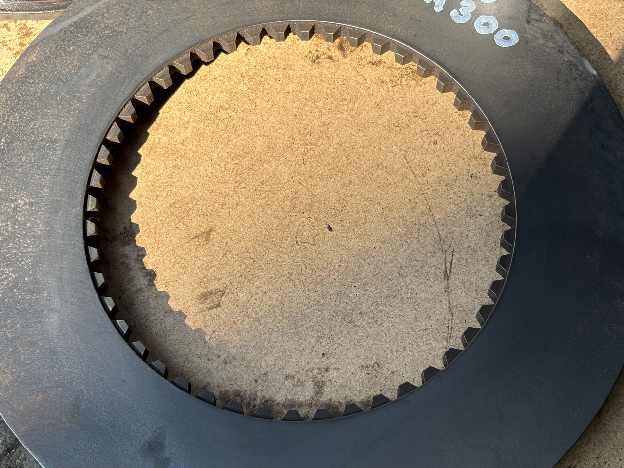 John Deere 7RXXX 7R 330 7R330 Płytka, podkładka hamulca R187527 - Piduriosad - Põllutööseade: pilt 2 John Deere 7RXXX 7R 330 7R330 Płytka, podkładka hamulca R187527 - Piduriosad - Põllutööseade: pilt 2