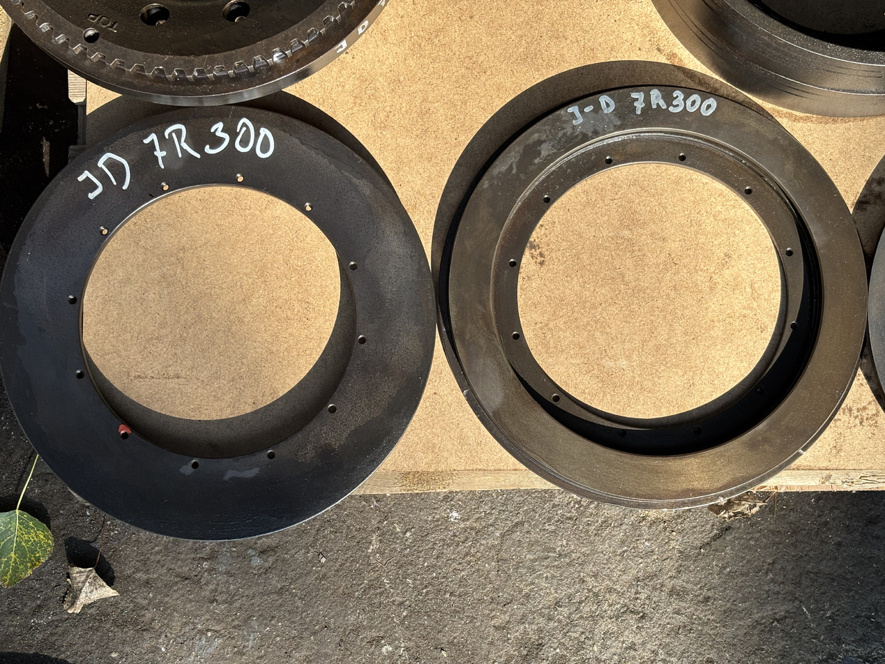 John Deere 7RXXX 7R330 7R 330 Płyta Płytka Nośna Hamulca R187527 - Piduriosad - Põllutööseade: pilt 1 John Deere 7RXXX 7R330 7R 330 Płyta Płytka Nośna Hamulca R187527 - Piduriosad - Põllutööseade: pilt 1