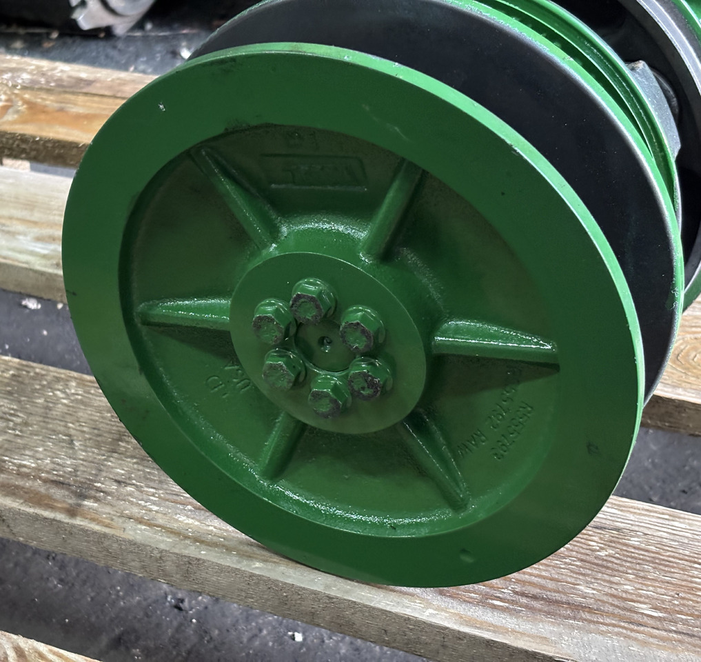 John Deere 8260R 8285R 8360R 8400R 9360R Napęd Wentylatora RE578435 - Puhur - Traktor: pilt 2 John Deere 8260R 8285R 8360R 8400R 9360R Napęd Wentylatora RE578435 - Puhur - Traktor: pilt 2