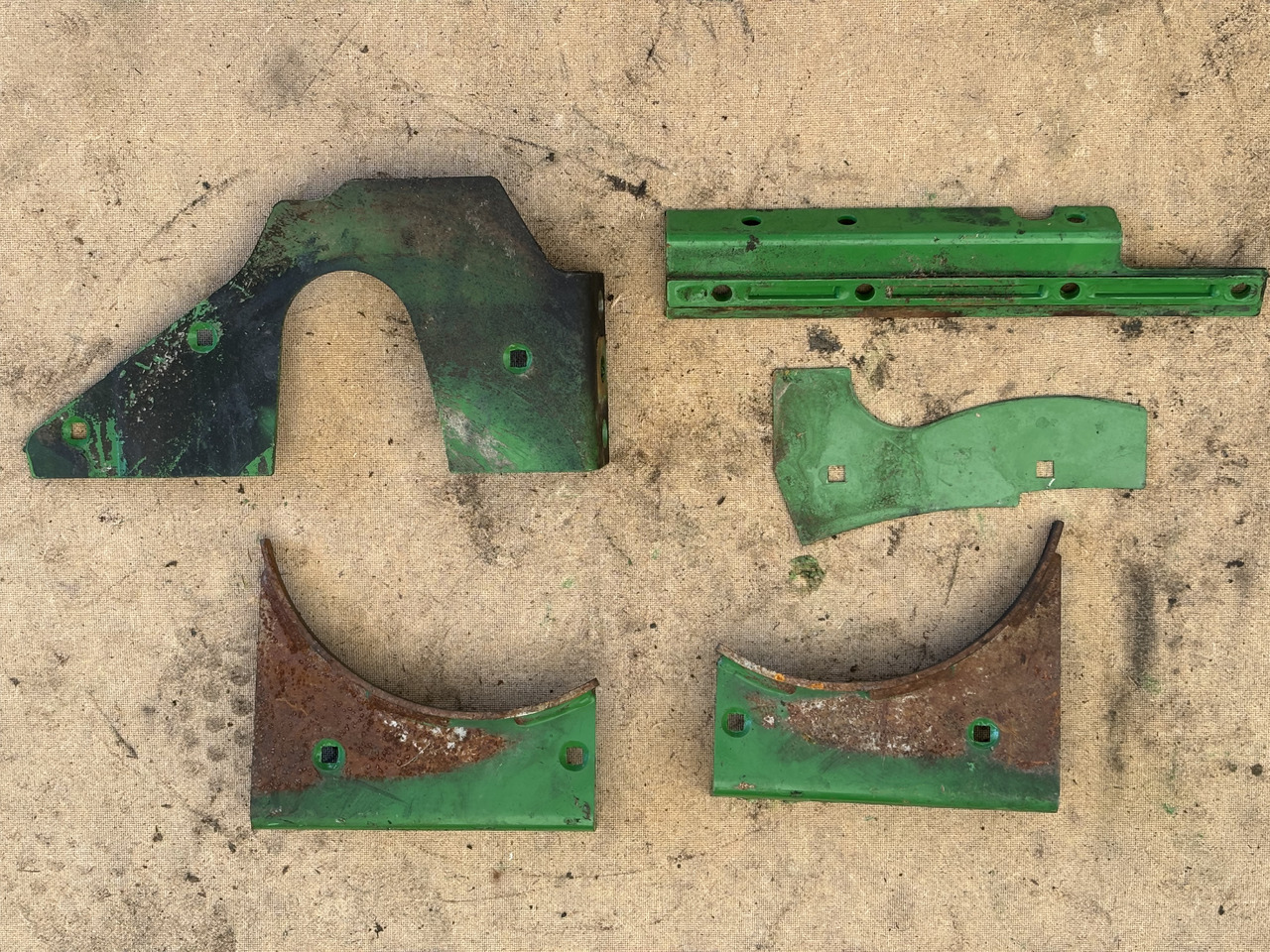 John Deere 8600 Obudowa Osłona Metalowa Owiewka - Pealisehitus ja välispind - Põllutööseade: pilt 1 John Deere 8600 Obudowa Osłona Metalowa Owiewka - Pealisehitus ja välispind - Põllutööseade: pilt 1