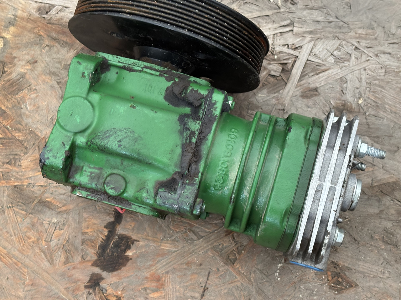 John Deere 8R 8RX 250 310 370 410 Kompresor Powietrza RE585794 - Õhkpidur - Põllutööseade: pilt 4 John Deere 8R 8RX 250 310 370 410 Kompresor Powietrza RE585794 - Õhkpidur - Põllutööseade: pilt 4
