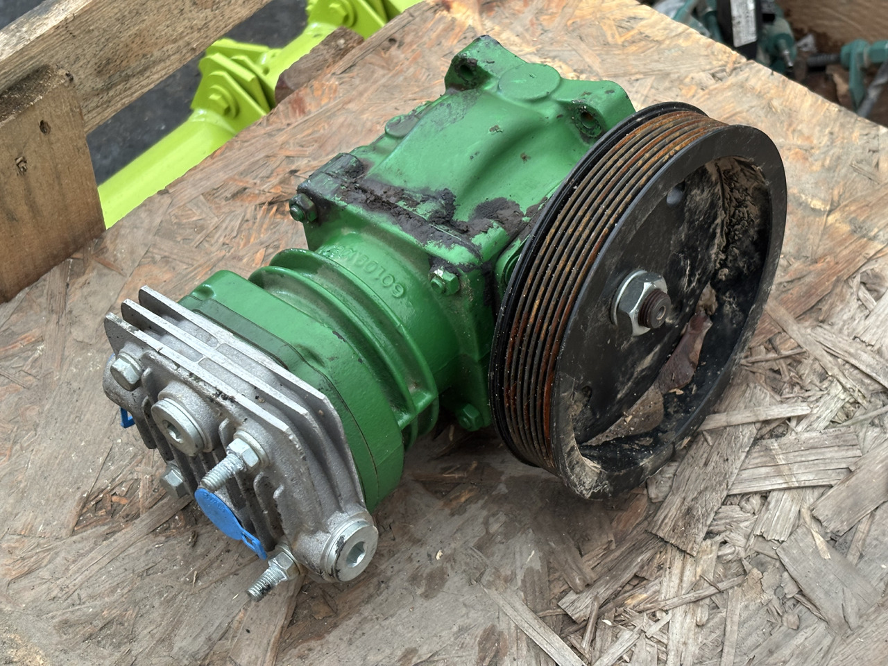 John Deere 8R 8RX 250 310 370 410 Kompresor Powietrza RE585794 - Õhkpidur - Põllutööseade: pilt 2 John Deere 8R 8RX 250 310 370 410 Kompresor Powietrza RE585794 - Õhkpidur - Põllutööseade: pilt 2