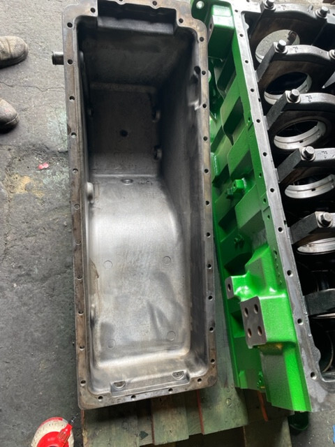 John Deere R519538 / R519542 miska olejowa - 9220 / 9300 / 9400 / 9430 / 9520 / 9630 / 7500 - Õlivann - Põllutööseade: pilt 1 John Deere R519538 / R519542 miska olejowa - 9220 / 9300 / 9400 / 9430 / 9520 / 9630 / 7500 - Õlivann - Põllutööseade: pilt 1