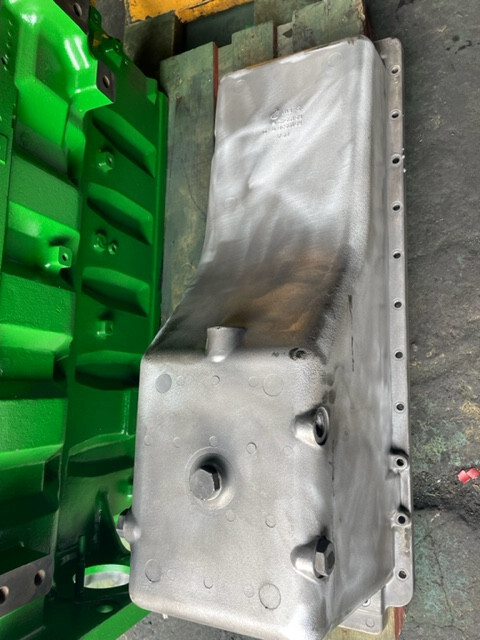 John Deere R519538 / R519542 miska olejowa - 9220 / 9300 / 9400 / 9430 / 9520 / 9630 / 7500 - Õlivann - Põllutööseade: pilt 2 John Deere R519538 / R519542 miska olejowa - 9220 / 9300 / 9400 / 9430 / 9520 / 9630 / 7500 - Õlivann - Põllutööseade: pilt 2