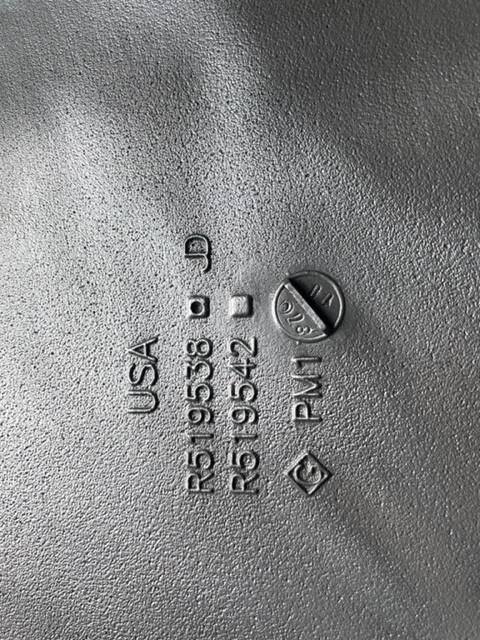 John Deere R519538 / R519542 miska olejowa - 9220 / 9300 / 9400 / 9430 / 9520 / 9630 / 7500 - Õlivann - Põllutööseade: pilt 3 John Deere R519538 / R519542 miska olejowa - 9220 / 9300 / 9400 / 9430 / 9520 / 9630 / 7500 - Õlivann - Põllutööseade: pilt 3