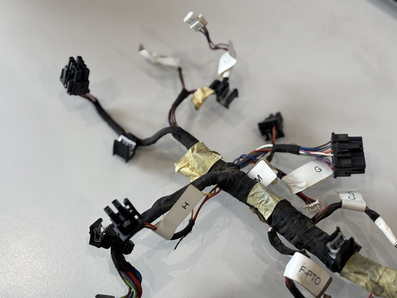 John Deere Wiązka Elektronika Kabli Podłokietnika NGOI MFTC AL222738 - Kaablid/ Juhtmestik - Põllutööseade: pilt 4 John Deere Wiązka Elektronika Kabli Podłokietnika NGOI MFTC AL222738 - Kaablid/ Juhtmestik - Põllutööseade: pilt 4