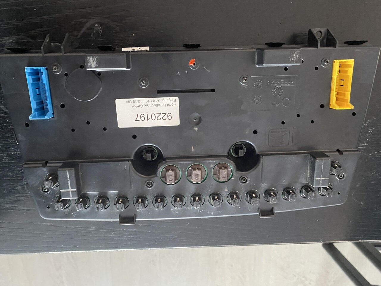 John Deere Wyświetlacz - BIF - PREH AL 115186 | AL 115187 | AL 115188 | AL 162399 | AL 203383 - Armatuurlaud - Põllutööseade: pilt 2 John Deere Wyświetlacz - BIF - PREH AL 115186 | AL 115187 | AL 115188 | AL 162399 | AL 203383 - Armatuurlaud - Põllutööseade: pilt 2