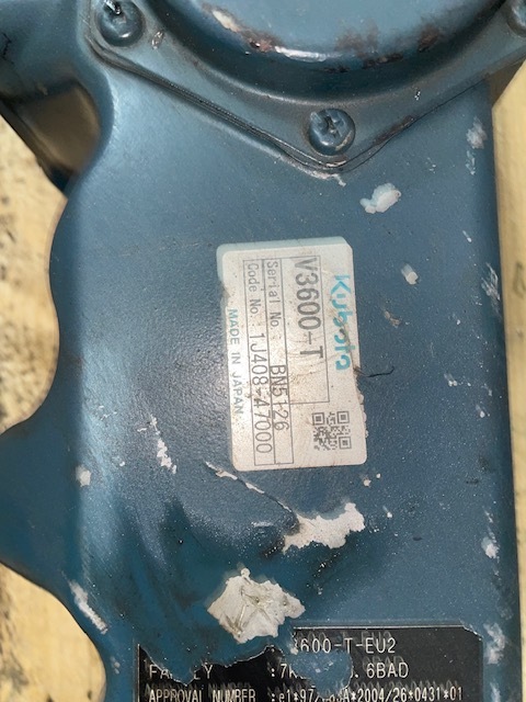 Kubota V3600-T , V3300 pompa wody z obudową - Jahutusvedeliku pump - Põllutööseade: pilt 1 Kubota V3600-T , V3300 pompa wody z obudową - Jahutusvedeliku pump - Põllutööseade: pilt 1