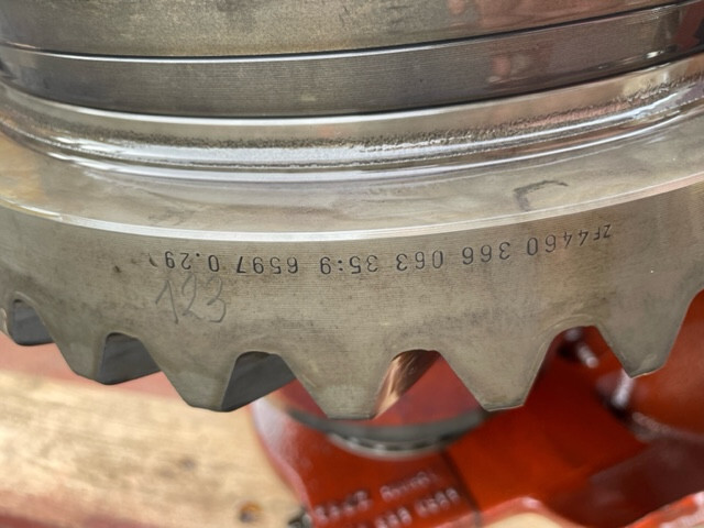 Liebherr L544 atak talerz 9:35 , ZF AP-409/DK , ZF4460366063 - Diferentsiaalvarustus - Ehitusmasinad: pilt 4 Liebherr L544 atak talerz 9:35 , ZF AP-409/DK , ZF4460366063 - Diferentsiaalvarustus - Ehitusmasinad: pilt 4