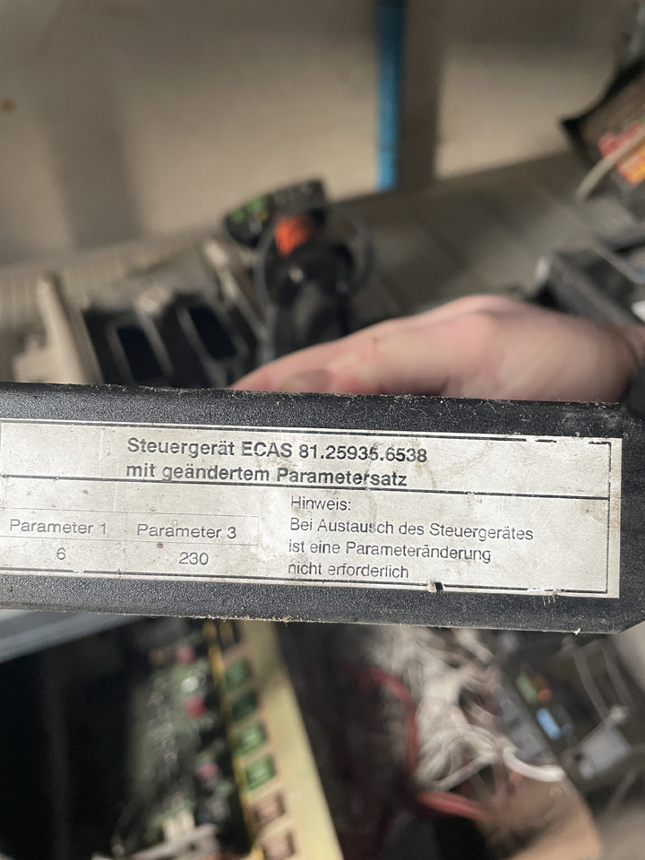 MAN - sterownik ECAS 81.25935.6538 4460550510 446 055 051 0 - Elektrisüsteem - Veoauto: pilt 2 MAN - sterownik ECAS 81.25935.6538 4460550510 446 055 051 0 - Elektrisüsteem - Veoauto: pilt 2
