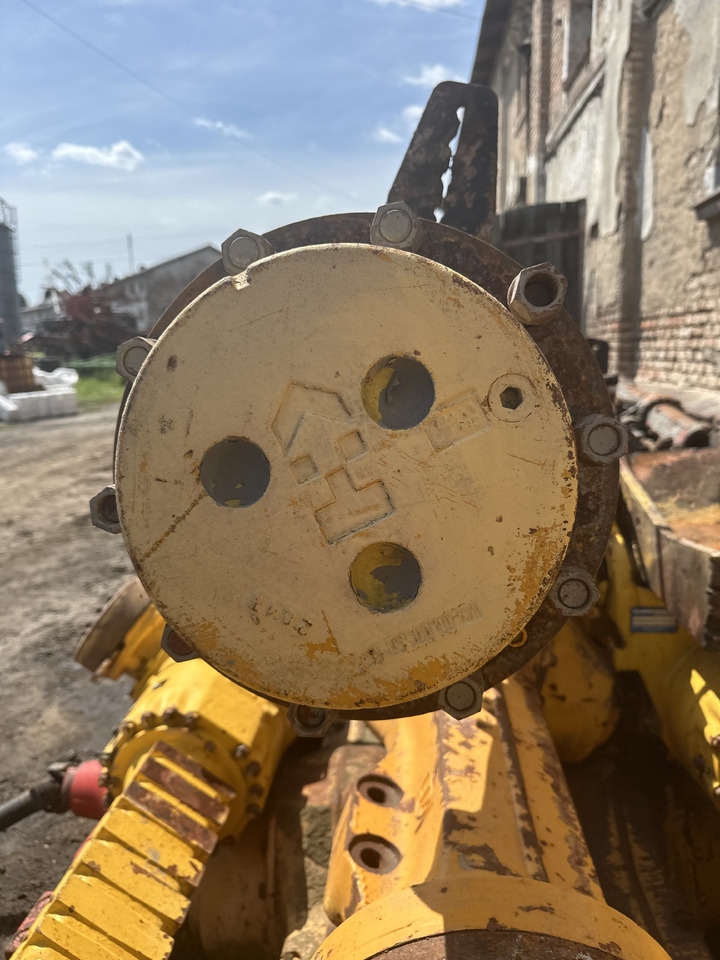 Manitou 1233 , Manitou 1232 zwolnica zwrotnica Piasta koła most napędowy części 10 szpilek - Käändtelg - Põllutööseade: pilt 2 Manitou 1233 , Manitou 1232 zwolnica zwrotnica Piasta koła most napędowy części 10 szpilek - Käändtelg - Põllutööseade: pilt 2