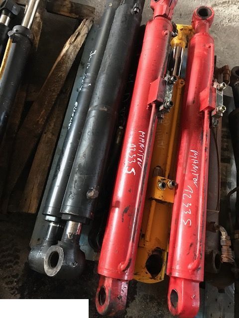 Manitou 1233 - Siłownik Podnoszenia - Hüdrauliline silinder - Teleskooplaadur: pilt 1 Manitou 1233 - Siłownik Podnoszenia - Hüdrauliline silinder - Teleskooplaadur: pilt 1