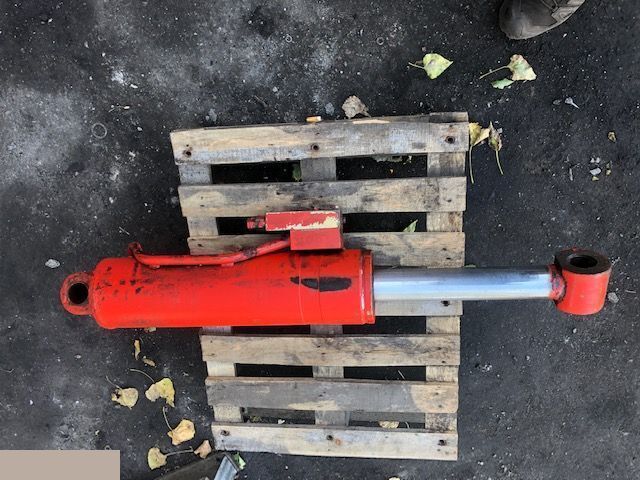 Manitou 524 - Siłownik Wychyłu Łyźki - Hüdrauliline silinder - Põllutööseade: pilt 1 Manitou 524 - Siłownik Wychyłu Łyźki - Hüdrauliline silinder - Põllutööseade: pilt 1