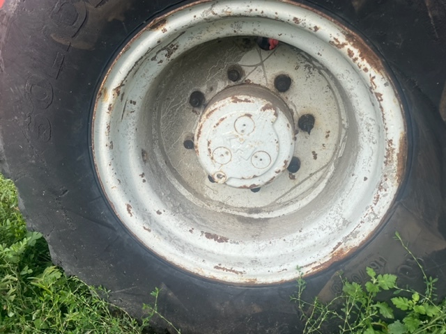 Manitou Felga Felgi 20 cali , 405/70-20 - Velg - Põllutööseade: pilt 4 Manitou Felga Felgi 20 cali , 405/70-20 - Velg - Põllutööseade: pilt 4