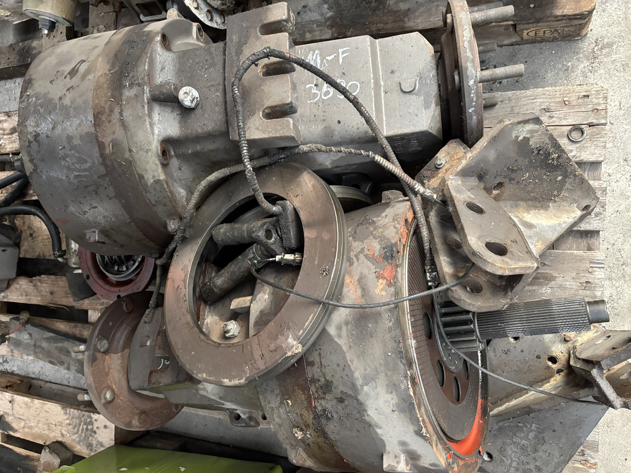 Massey Ferguson 3690 Obudowa Hamulca Tylnego Lewa 3616545M2 - Piduritarvik - Põllutööseade: pilt 1 Massey Ferguson 3690 Obudowa Hamulca Tylnego Lewa 3616545M2 - Piduritarvik - Põllutööseade: pilt 1