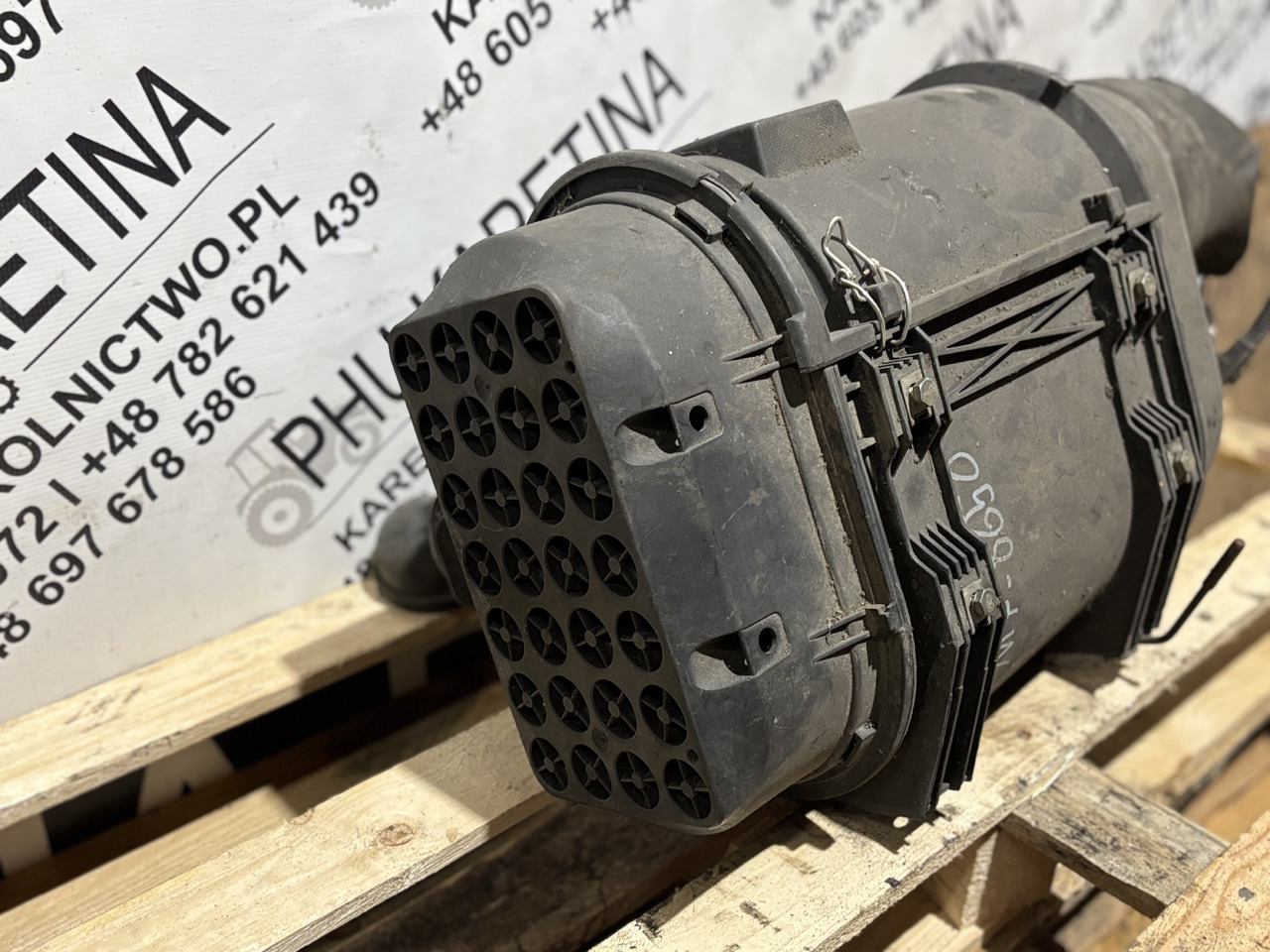 Massey Ferguson 4286482M92 Obudowa Filtra Powietrza Zespół - Õhufilter - Põllutööseade: pilt 1 Massey Ferguson 4286482M92 Obudowa Filtra Powietrza Zespół - Õhufilter - Põllutööseade: pilt 1