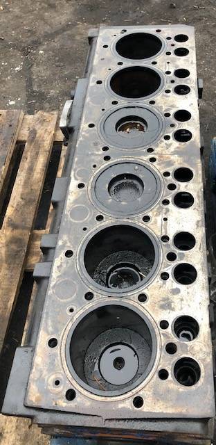 Massey Ferguson 7485 Silnik sisu 66CTA - Blok Cylindrów - Silindriplokk - Põllutööseade: pilt 2 Massey Ferguson 7485 Silnik sisu 66CTA - Blok Cylindrów - Silindriplokk - Põllutööseade: pilt 2