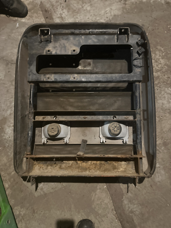 Massey Ferguson 8110 - 8180 grill maska przednia - Võre - Põllutööseade: pilt 3 Massey Ferguson 8110 - 8180 grill maska przednia - Võre - Põllutööseade: pilt 3