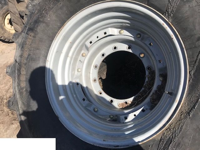 Massey Ferguson Felga 18x30 - Velg - Põllutööseade: pilt 1 Massey Ferguson Felga 18x30 - Velg - Põllutööseade: pilt 1
