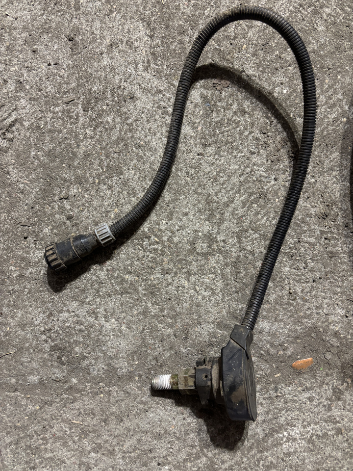 Massey Fergusson 30 32 36 7256 7274 7278 - czujnik elektromagnesu D28780404 - Sensor - Põllutööseade: pilt 1 Massey Fergusson 30 32 36 7256 7274 7278 - czujnik elektromagnesu D28780404 - Sensor - Põllutööseade: pilt 1