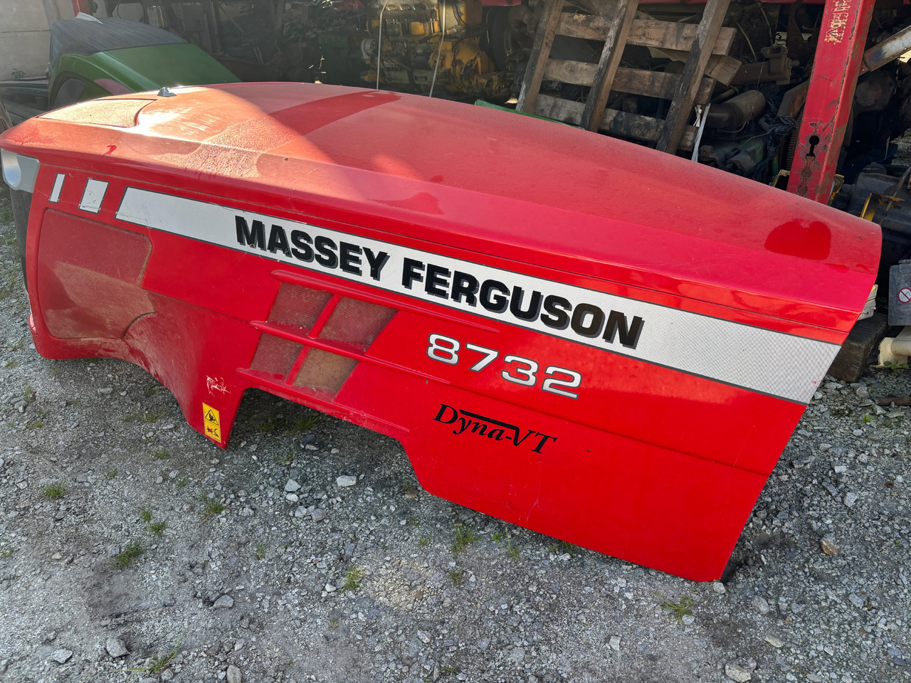 Massey Fergusson 8732 Dyna-VT - maska silnika - Kapotikaas - Traktor: pilt 1 Massey Fergusson 8732 Dyna-VT - maska silnika - Kapotikaas - Traktor: pilt 1