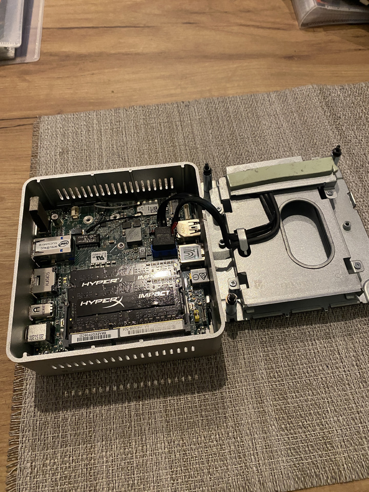 Mikrokomputer Mini PC Intel NUC5i5RYH - Tööriist/ Seadmed: pilt 4 Mikrokomputer Mini PC Intel NUC5i5RYH - Tööriist/ Seadmed: pilt 4