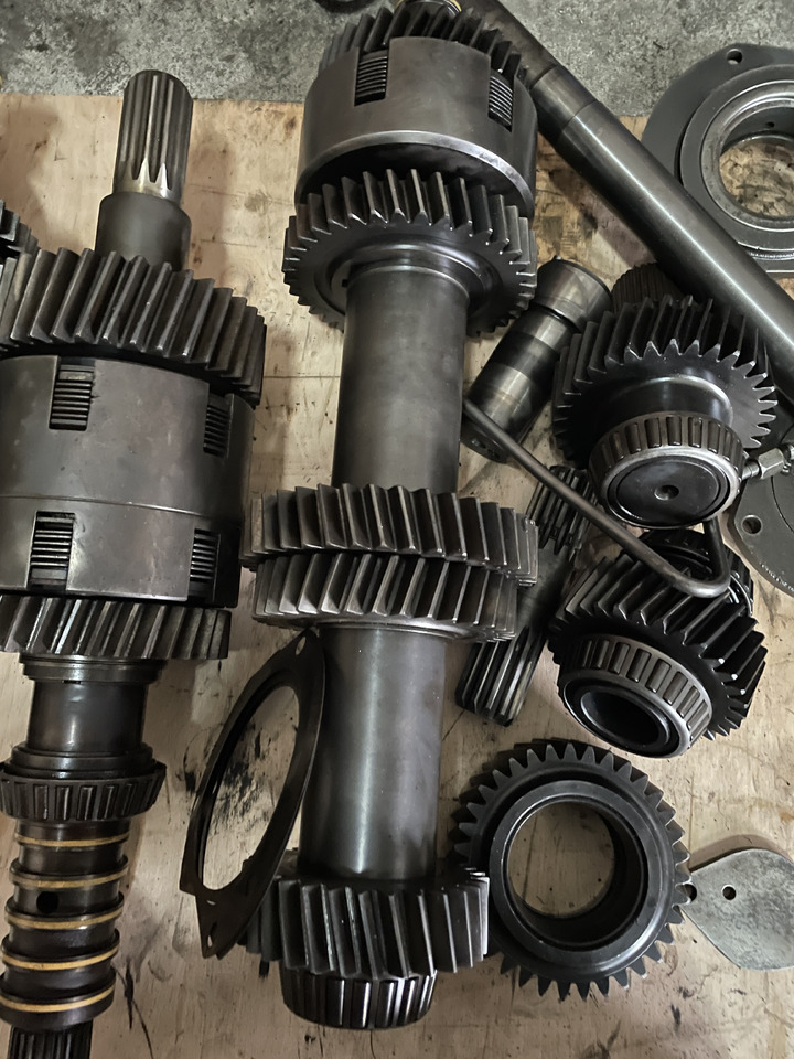 New Holland T8 Case Magnum - kosze skrzyni biegów - Käigukast ja varuosad - Põllutööseade: pilt 3 New Holland T8 Case Magnum - kosze skrzyni biegów - Käigukast ja varuosad - Põllutööseade: pilt 3