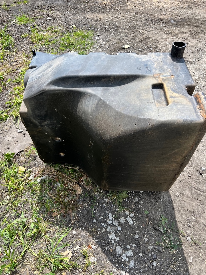 New Holland T80x0 Zbiornik paliwa 87358308 - Kütusepaak - Põllutööseade: pilt 5 New Holland T80x0 Zbiornik paliwa 87358308 - Kütusepaak - Põllutööseade: pilt 5