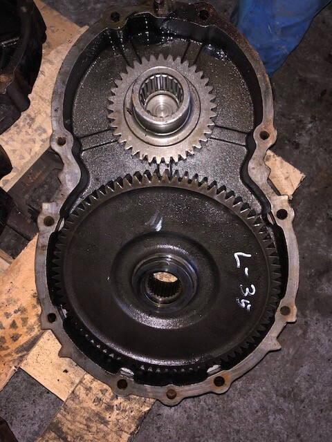 OBUDOWA MOSTU , TRYBY ZF AV 230 VOLVO L30 L35 ZETTELMEYER 602 - Jõuülekanne - Ehitusmasinad: pilt 2 OBUDOWA MOSTU , TRYBY ZF AV 230 VOLVO L30 L35 ZETTELMEYER 602 - Jõuülekanne - Ehitusmasinad: pilt 2