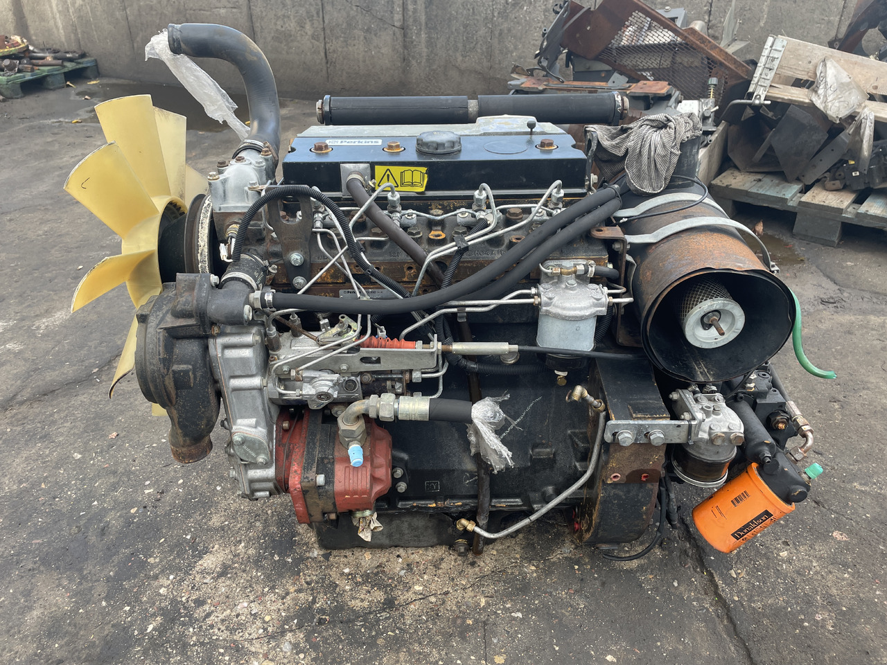 Perkins AB 1004.4 - silnik kompletny Manitou Caterpillar Massey - Mootor - Ehitusmasinad: pilt 1 Perkins AB 1004.4 - silnik kompletny Manitou Caterpillar Massey - Mootor - Ehitusmasinad: pilt 1