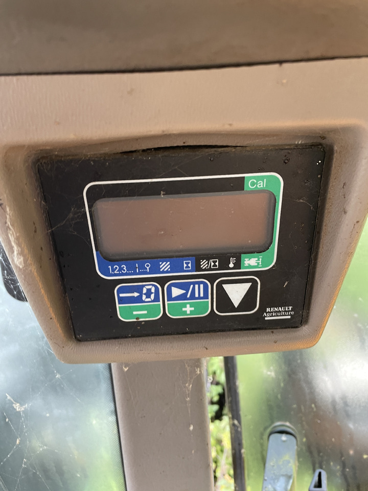 Renault Ares - wyświetlacz monitor - Armatuurlaud - Põllutööseade: pilt 1 Renault Ares - wyświetlacz monitor - Armatuurlaud - Põllutööseade: pilt 1