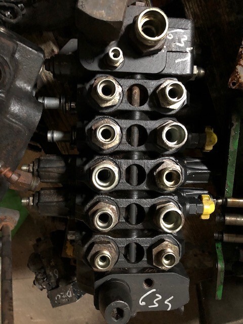 Rozdzielacz Hydrauliczny Merlo Blok Rozdzielacza - Hüdrauliline klapp - Põllutööseade: pilt 5 Rozdzielacz Hydrauliczny Merlo Blok Rozdzielacza - Hüdrauliline klapp - Põllutööseade: pilt 5
