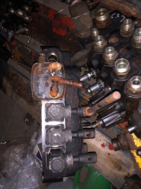 Rozdzielacz Hydrauliczny Merlo Blok Rozdzielacza - Hüdrauliline klapp - Põllutööseade: pilt 2 Rozdzielacz Hydrauliczny Merlo Blok Rozdzielacza - Hüdrauliline klapp - Põllutööseade: pilt 2