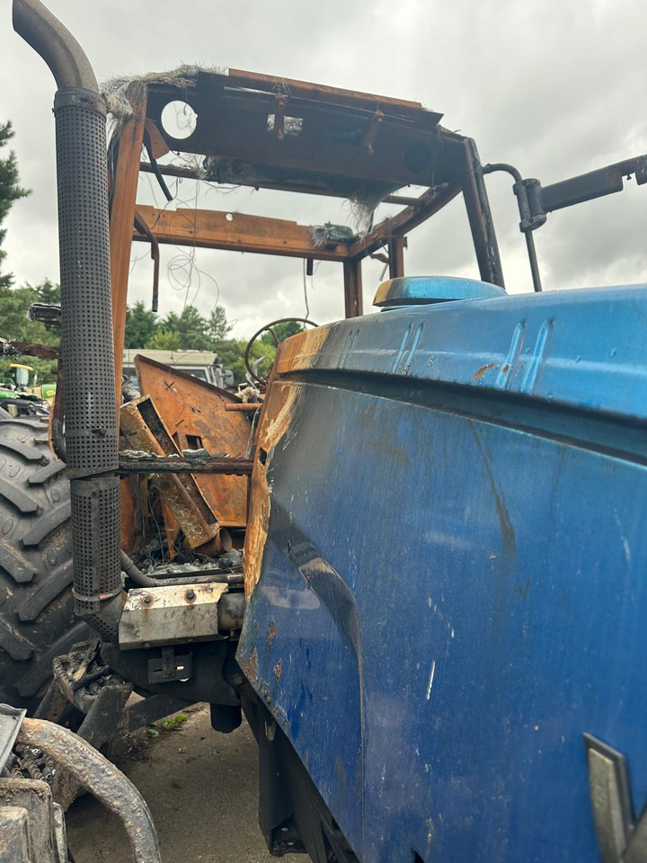 Traktor Valtra 8150 8150-4 - cała na części: pilt 20 Traktor Valtra 8150 8150-4 - cała na części: pilt 20