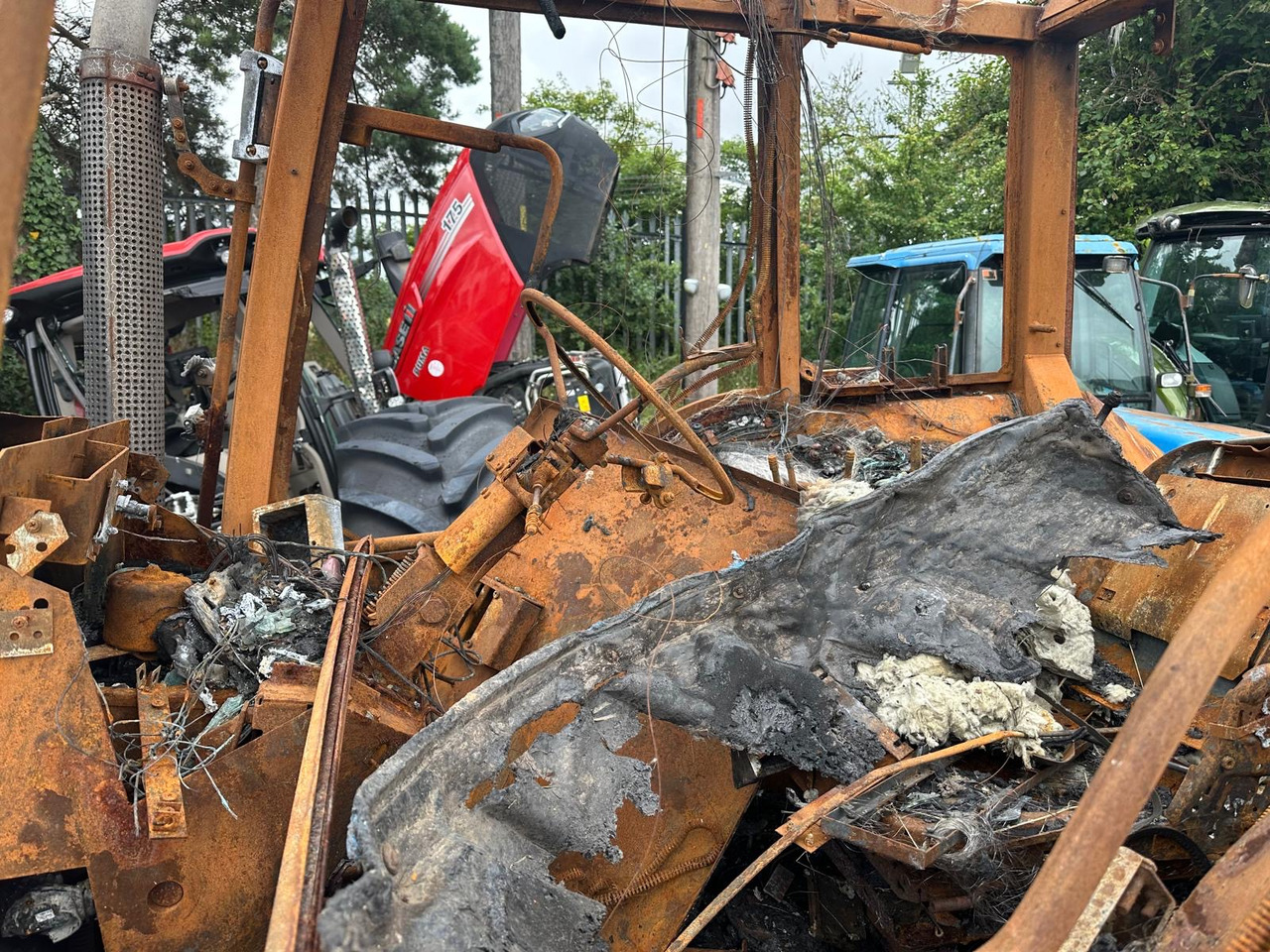 Traktor Valtra 8150 8150-4 - cała na części: pilt 12 Traktor Valtra 8150 8150-4 - cała na części: pilt 12