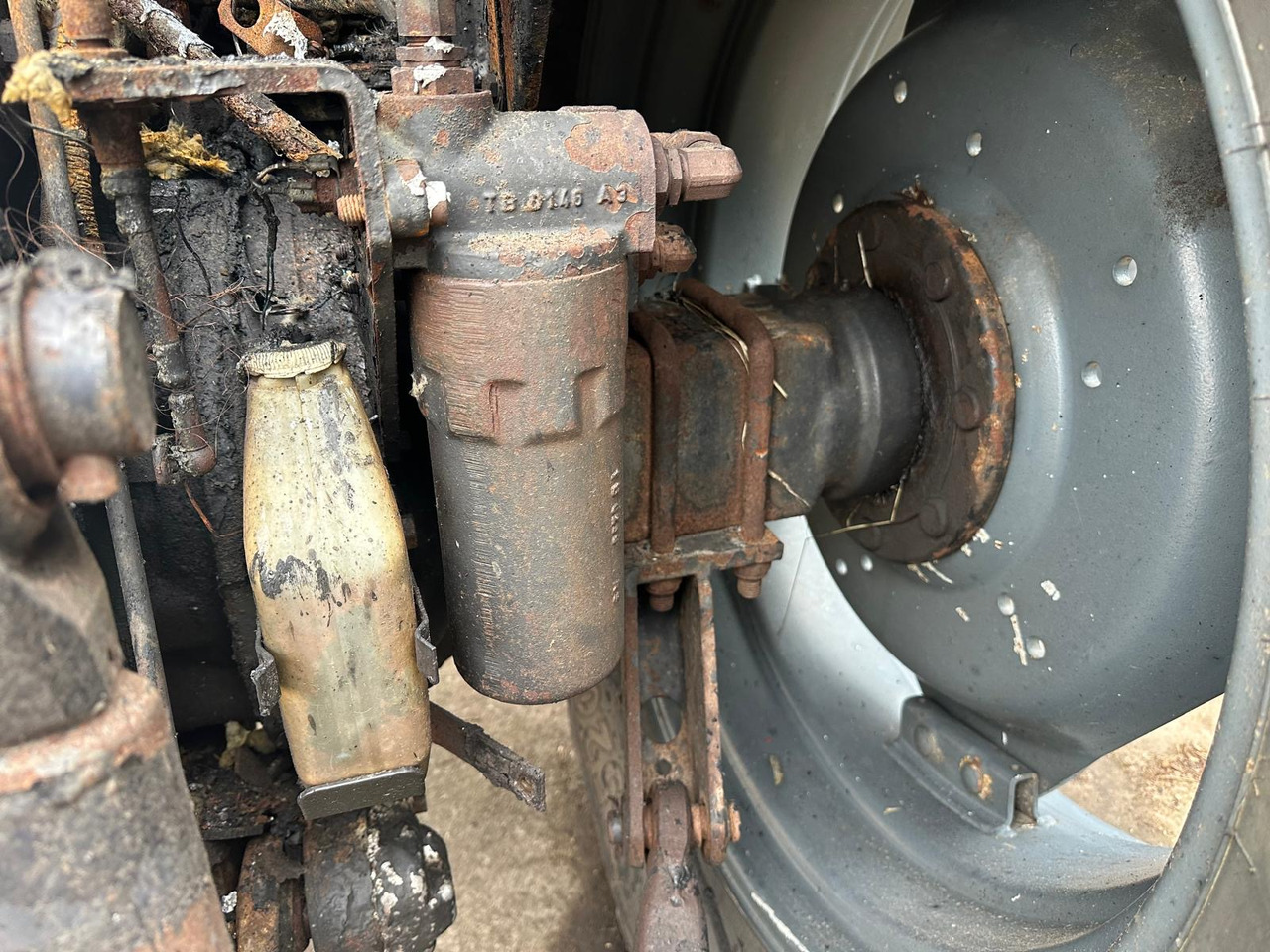 Traktor Valtra 8150 8150-4 - cała na części: pilt 8 Traktor Valtra 8150 8150-4 - cała na części: pilt 8