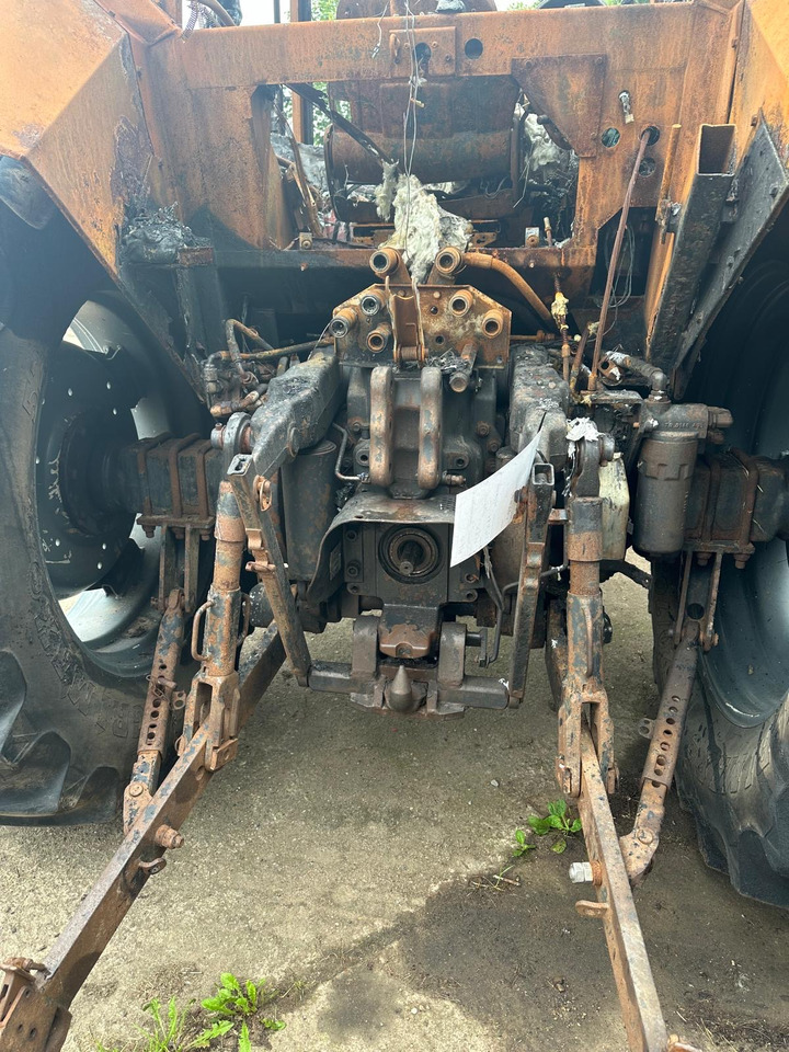 Traktor Valtra 8150 8150-4 - cała na części: pilt 10 Traktor Valtra 8150 8150-4 - cała na części: pilt 10