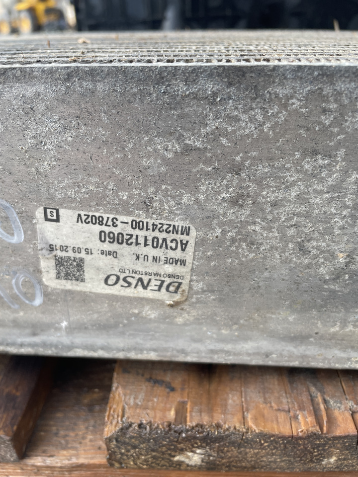 Valtra T144 T154 T174 T194 T214 T234 - chłodnica ACV0118540 - Radiaator - Ehitusmasinad: pilt 2 Valtra T144 T154 T174 T194 T214 T234 - chłodnica ACV0118540 - Radiaator - Ehitusmasinad: pilt 2