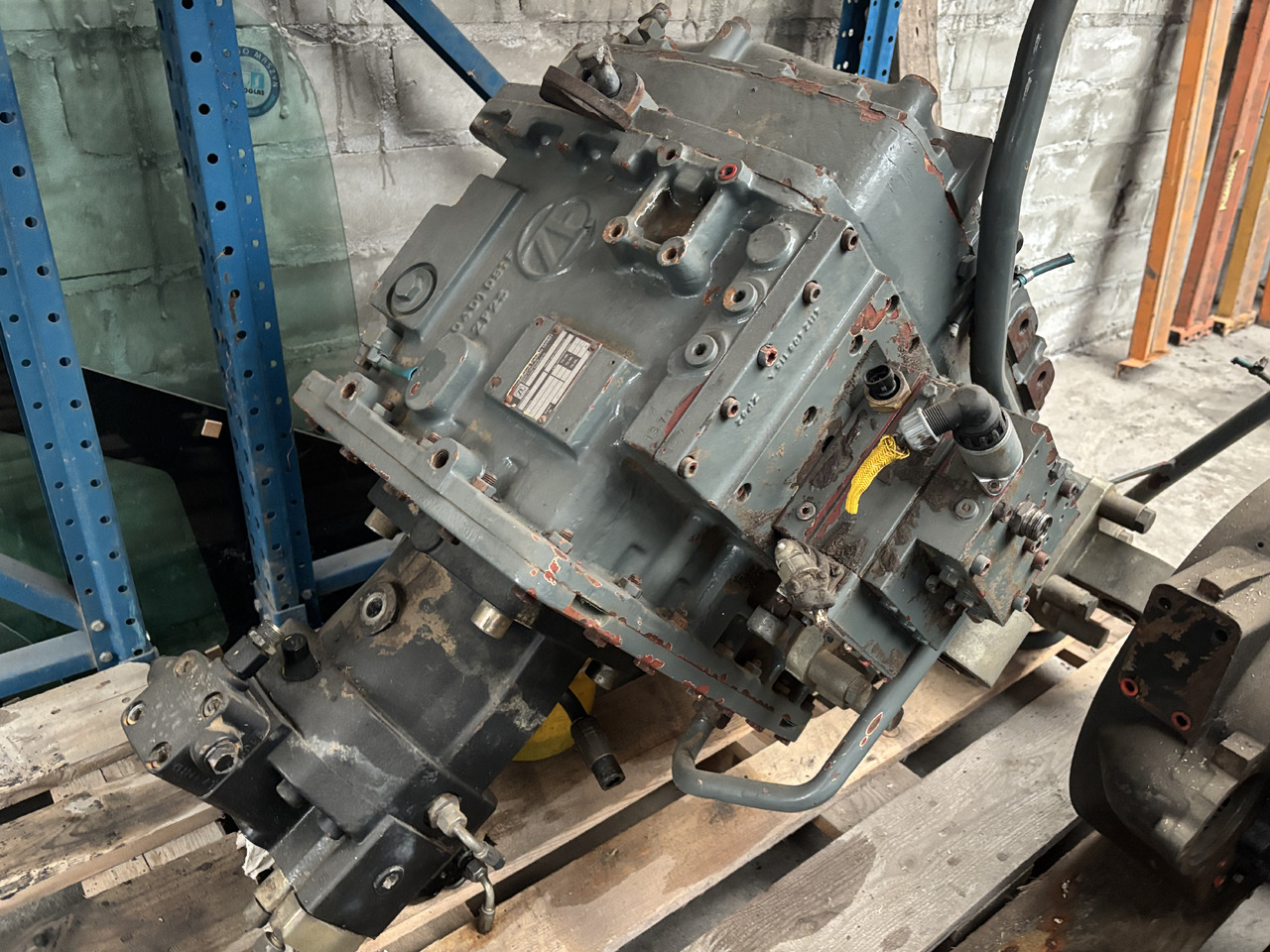 ZF 3AVG310 3AVG-310 1370 4122035014 4620401091F Skrzynia Biegów Liebherr L564 - Käigukast - Põllutööseade: pilt 3 ZF 3AVG310 3AVG-310 1370 4122035014 4620401091F Skrzynia Biegów Liebherr L564 - Käigukast - Põllutööseade: pilt 3