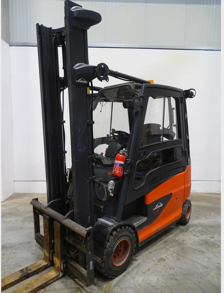 Linde E30 - Elektritõstuk: pilt 1 Linde E30 - Elektritõstuk: pilt 1